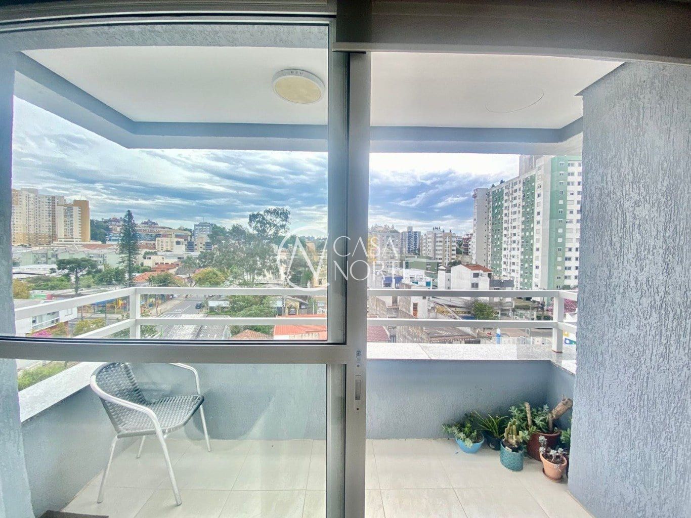 Apartamento à venda com 2 quartos, 76m², 1 suíte, 1 vaga, Rua Luiz de Camões no bairro Santo Antônio em Porto Alegre