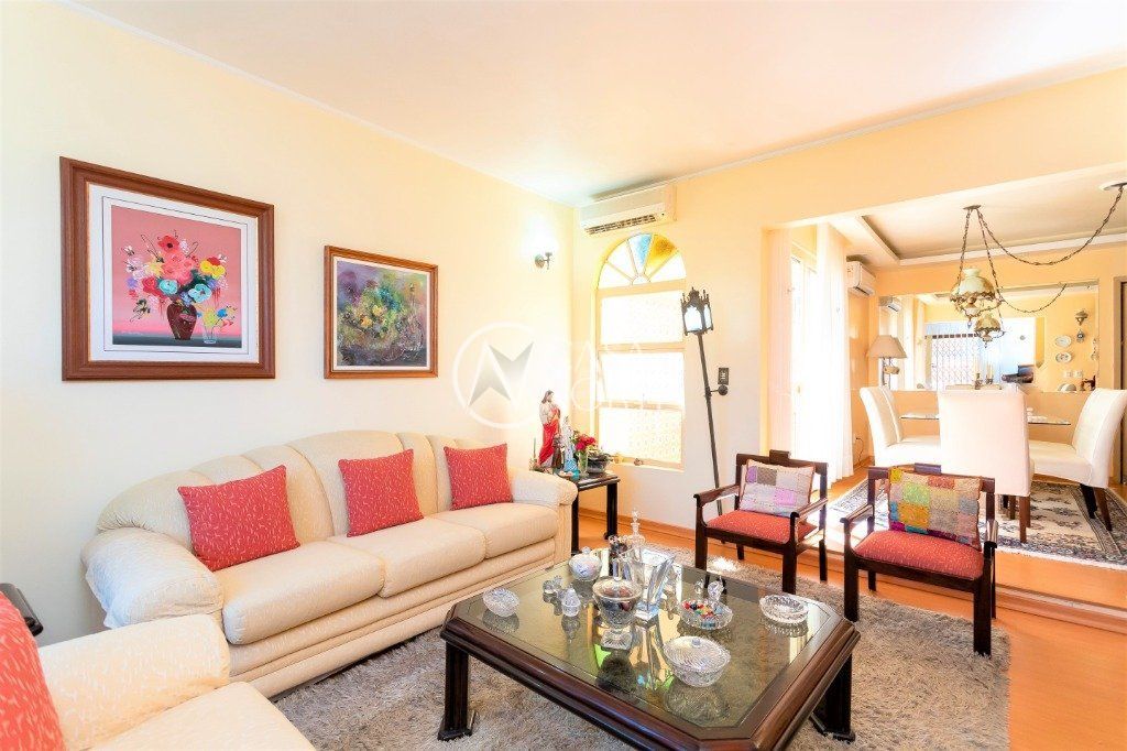 Casa à venda com 4 quartos, 228m², 1 suíte, 5 vagas, Avenida Cinco de Novembro no bairro Teresópolis em Porto Alegre