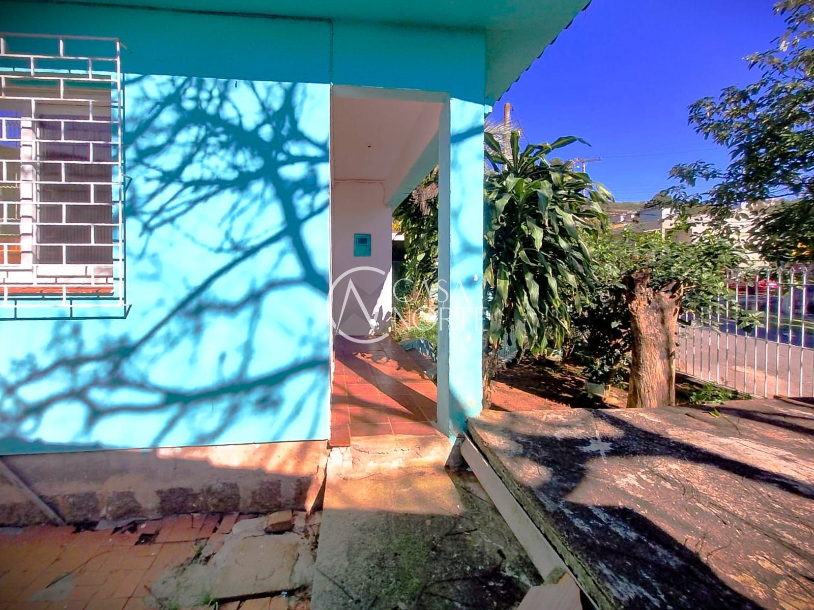 Casa à venda com 4 quartos, 95m², 1 vaga, Rua Sebastião Wolf no bairro Nonoai em Porto Alegre