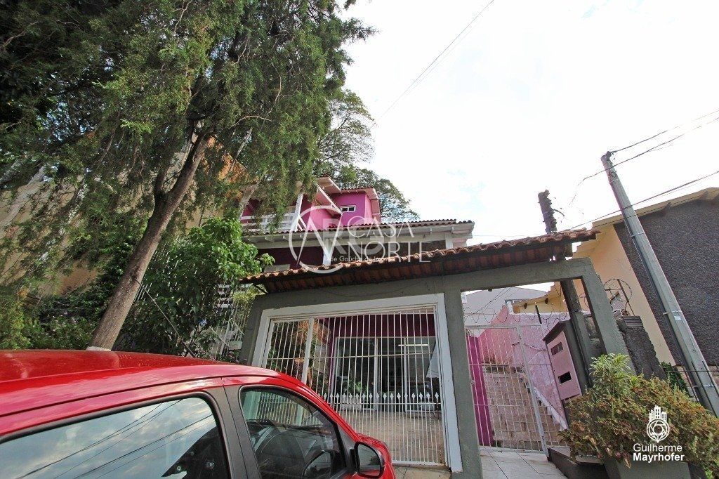 Casa à venda com 3 quartos, 160m², 1 suíte, 2 vagas, Rua Erechim no bairro Nonoai em Porto Alegre
