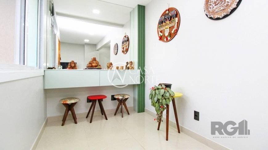 Casa à venda com 3 quartos, 129m², 1 suíte, 2 vagas, Rua Roberto Santini no bairro Hípica em Porto Alegre