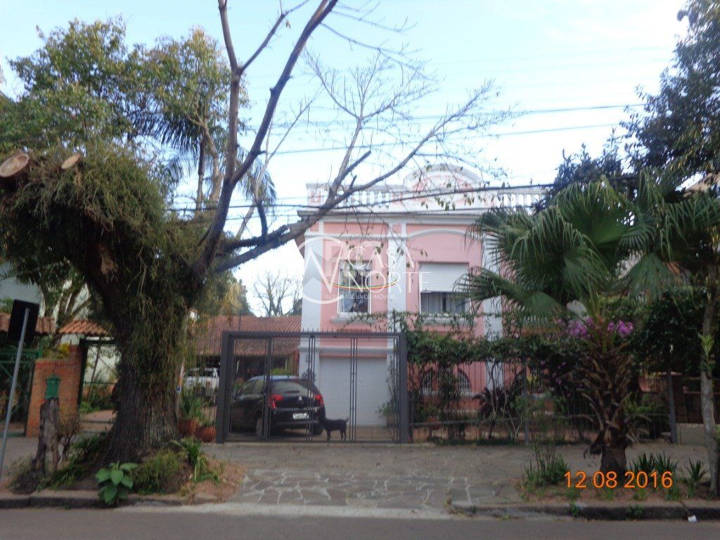 Casa à venda com 6 quartos, 240m², 4 vagas, Avenida Arnaldo Bohrer no bairro Teresópolis em Porto Alegre