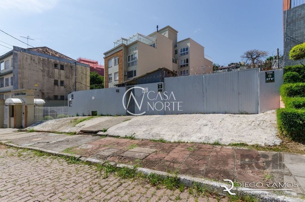 Terreno à venda  com 1870m², Rua Dona Ondina no bairro Menino Deus em Porto Alegre