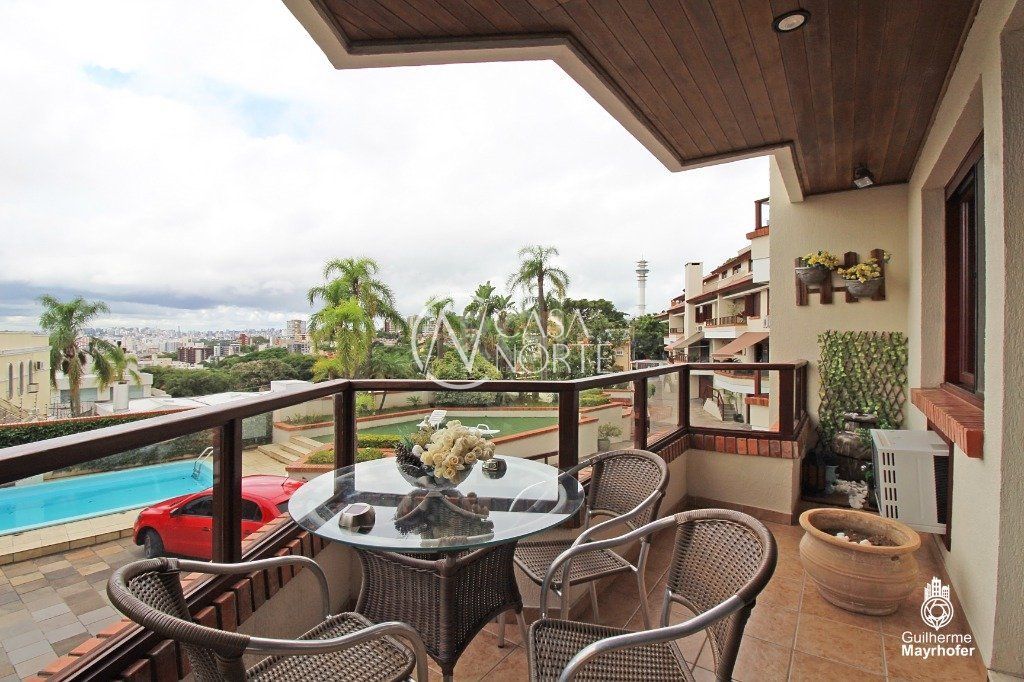 Casa de Condomínio à venda com 3 quartos, 324m², 1 suíte, 4 vagas, Rua Silveiro no bairro Menino Deus em Porto Alegre