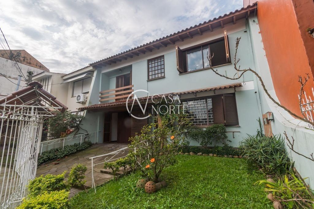 Casa à venda com 4 quartos, 242m², 1 suíte, 4 vagas, Rua Doutor Francisco da Cunha Corrêa no bairro Ipanema em Porto Alegre