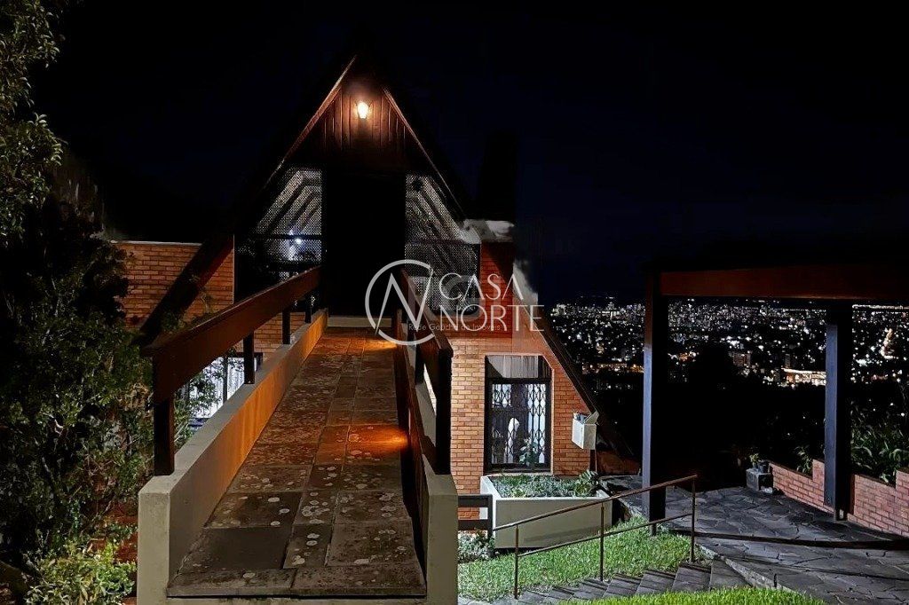 Casa à venda com 3 quartos, 235m², 1 suíte, 2 vagas, Rua Cardeal no bairro Teresópolis em Porto Alegre