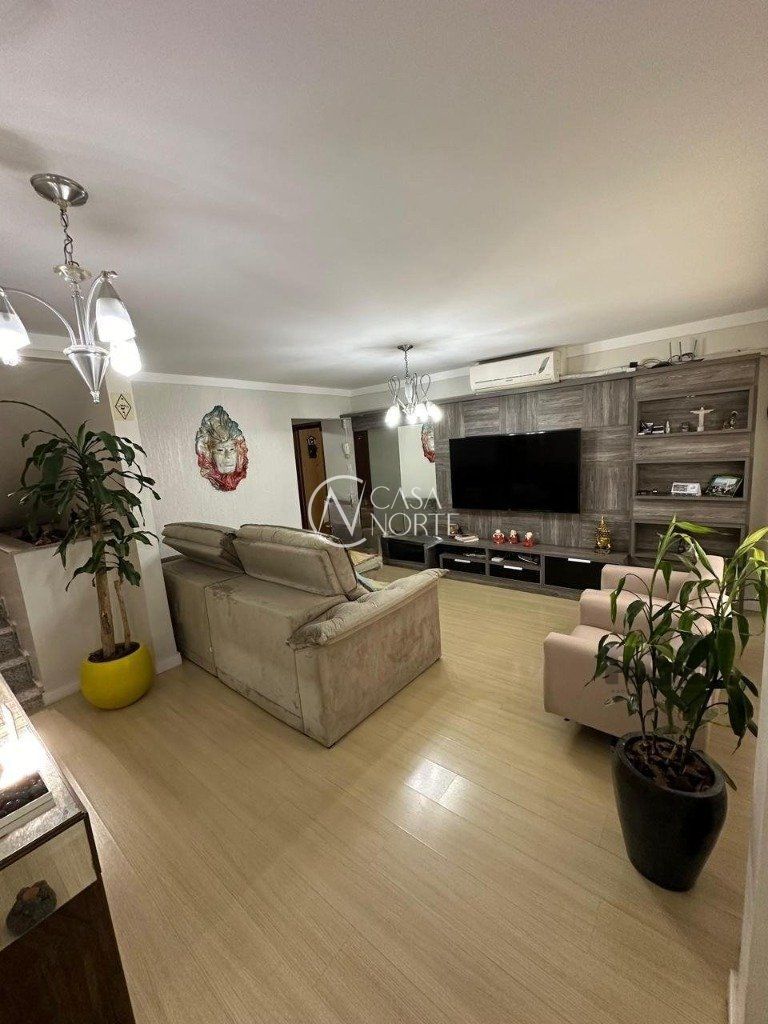 Casa à venda com 4 quartos, 160m², 1 vaga, Rua Sérgio Porto no bairro Farrapos em Porto Alegre