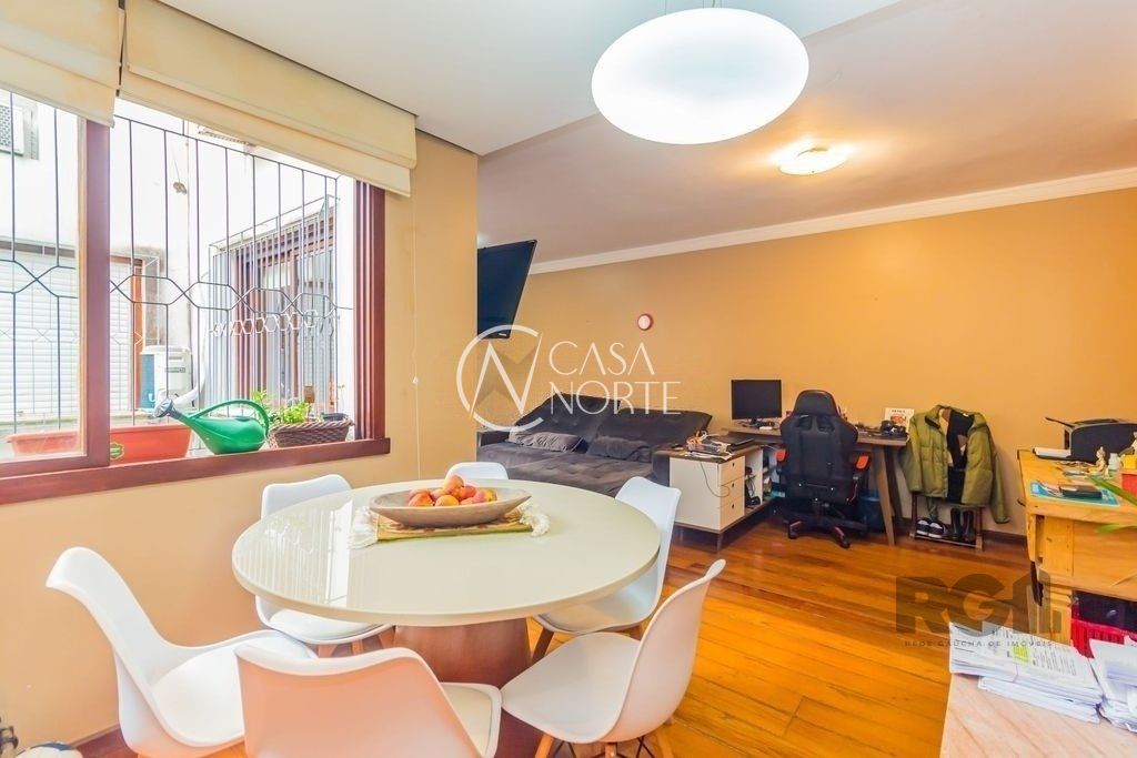 Apartamento à venda com 3 quartos, 110m², 1 suíte, 2 vagas, Rua Amelia Teles no bairro Petrópolis em Porto Alegre