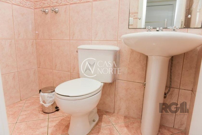 Casa à venda com 5 quartos, 197m², 1 suíte, 3 vagas, Avenida Delmar Rocha Barbosa no bairro Parque Santa Fé em Porto Alegre