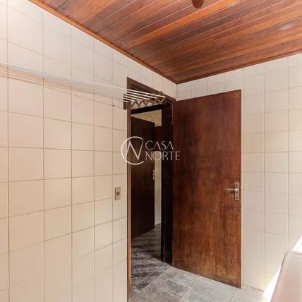 Casa à venda com 4 quartos, 241m², 2 suítes, 2 vagas, Rua da Gruta no bairro Cascata em Porto Alegre