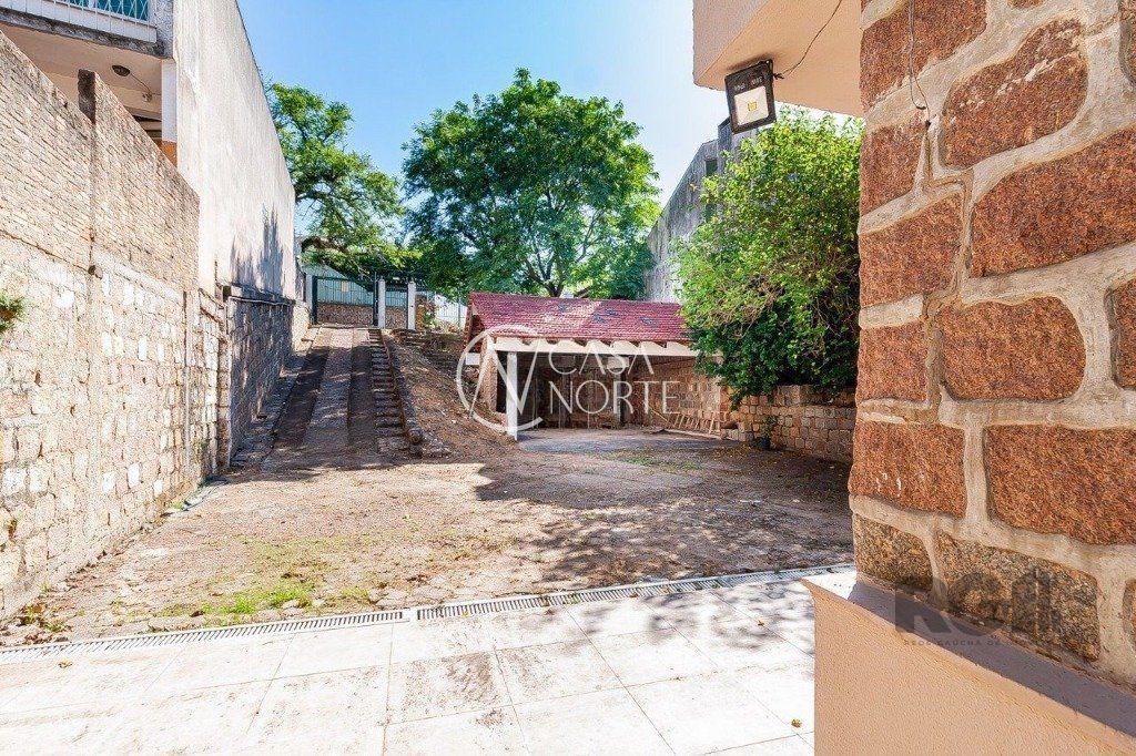 Terreno à venda  com 551m², Rua Matias José Bins no bairro Três Figueiras em Porto Alegre