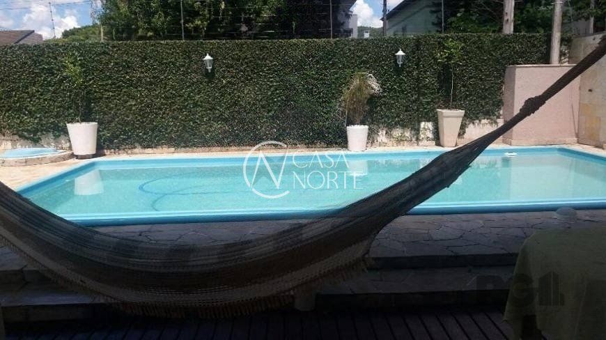 Casa à venda com 5 quartos, 188m², 2 suítes, 4 vagas, Rua Waldomiro Schapke no bairro Partenon em Porto Alegre