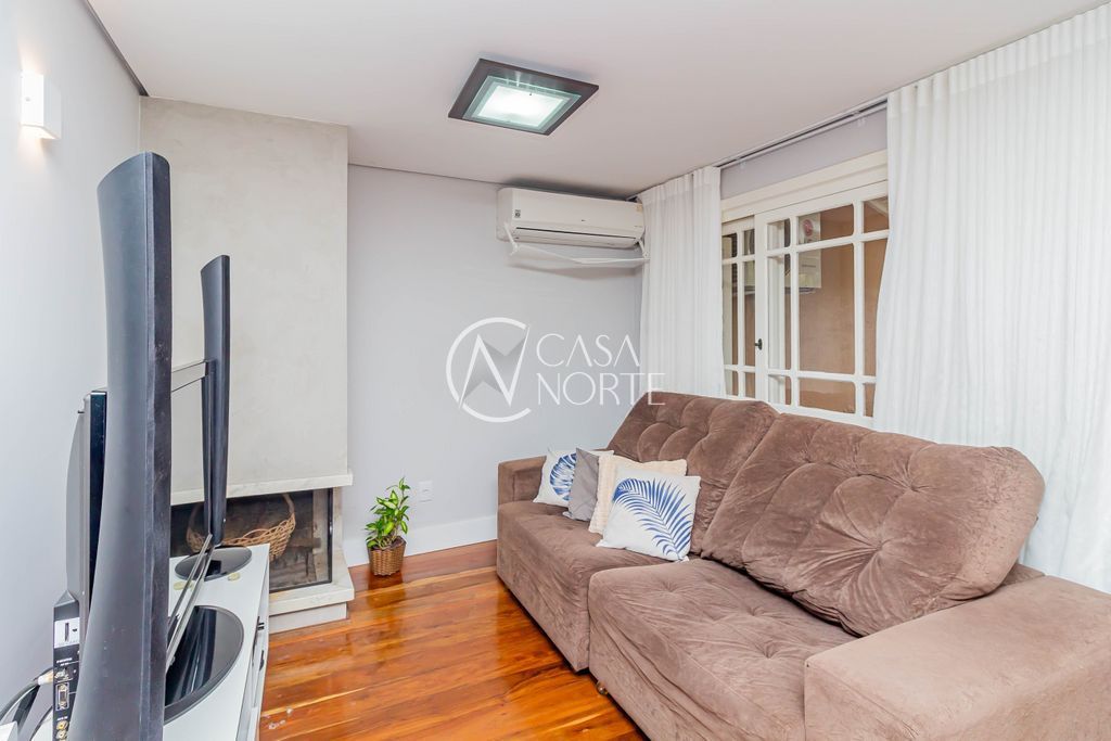 Casa à venda com 3 quartos, 140m², 1 suíte, 2 vagas, Rua Doutora Noemi Valle Rocha no bairro Serraria em Porto Alegre