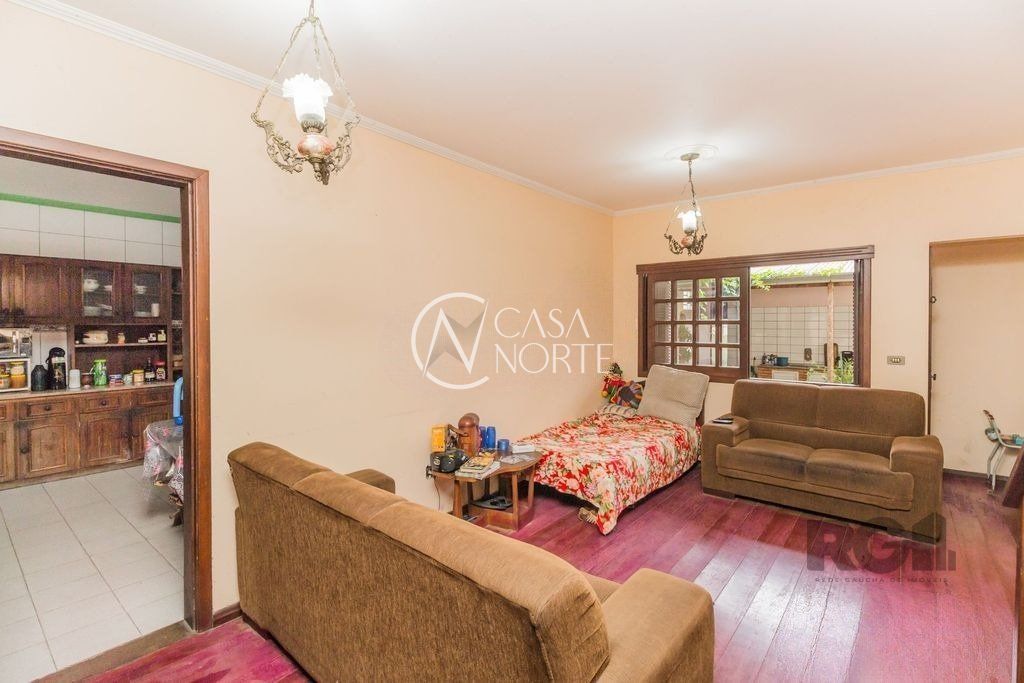 Casa à venda com 6 quartos, 313m², 1 suíte, 4 vagas, Avenida Polar no bairro Jardim Floresta em Porto Alegre