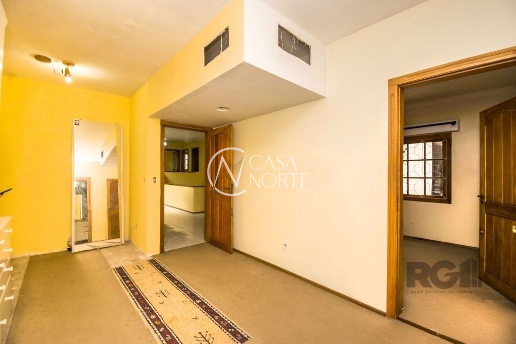 Casa à venda com 5 quartos, 354m², 1 suíte, 8 vagas, Rua Palestina no bairro Bom Jesus em Porto Alegre