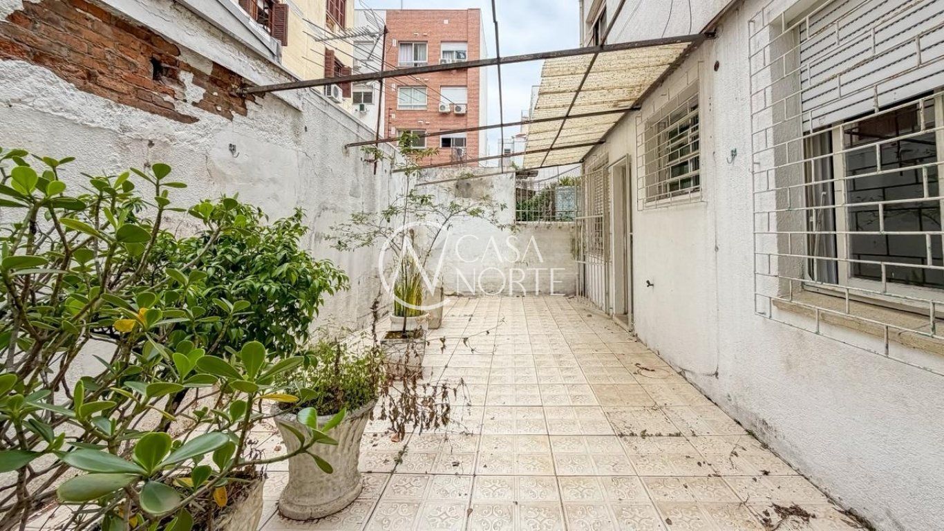 Apartamento Garden à venda com 2 quartos, 77m², Rua Tomaz Flores no bairro Independência em Porto Alegre