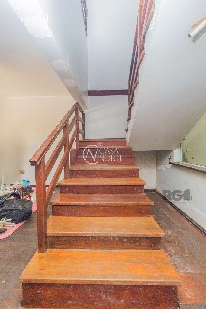 Casa à venda com 3 quartos, 240m², 1 suíte, 6 vagas, Rua Jacob Philippsen no bairro Sarandi em Porto Alegre