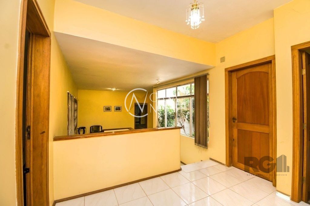 Casa à venda com 5 quartos, 354m², 1 suíte, 8 vagas, Rua Palestina no bairro Bom Jesus em Porto Alegre