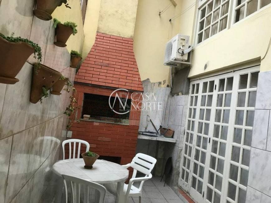 Casa à venda com 3 quartos, 144m², 2 suítes, 1 vaga, Rua Serro Azul no bairro Santa Maria Goretti em Porto Alegre