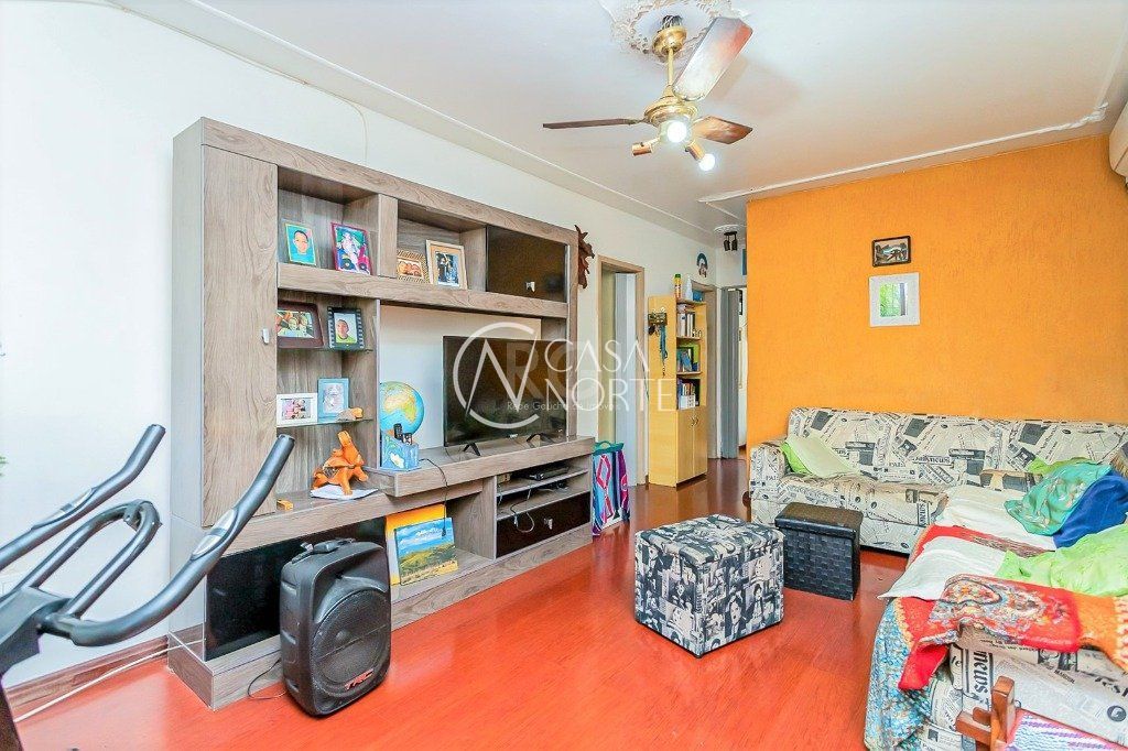 Casa à venda com 3 quartos, 165m², 2 vagas, Rua Tobias Barreto no bairro Partenon em Porto Alegre