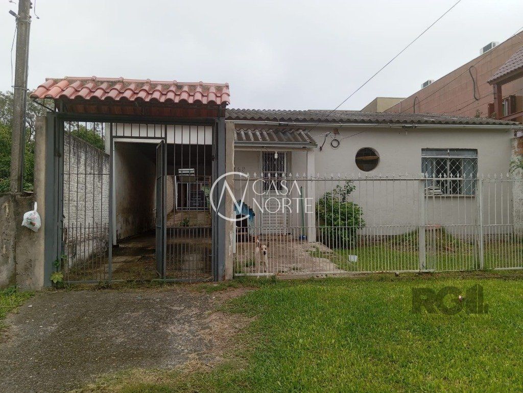 Casa à venda com 2 quartos, 75m², 2 vagas, Rua José da Maia Martins no bairro Mário Quintana em Porto Alegre