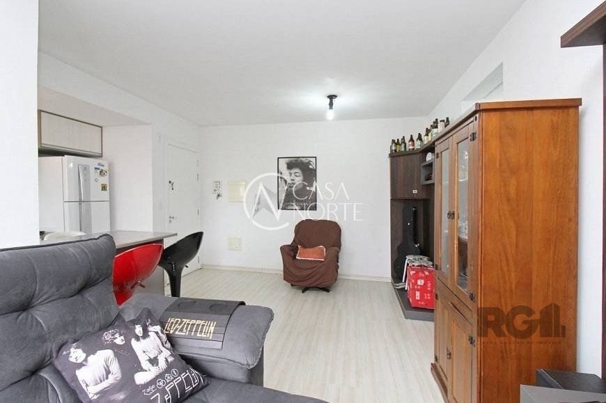 Apartamento à venda com 2 quartos, 60m², 1 suíte, 1 vaga, Rua Luiz Cosme no bairro Passo da Areia em Porto Alegre