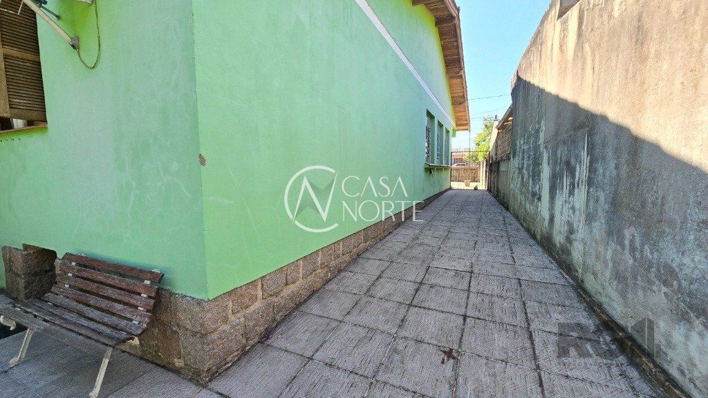 Casa à venda com 3 quartos, 161m², 4 vagas, Estrada Francisca de Oliveira Vieira no bairro Belém Novo em Porto Alegre