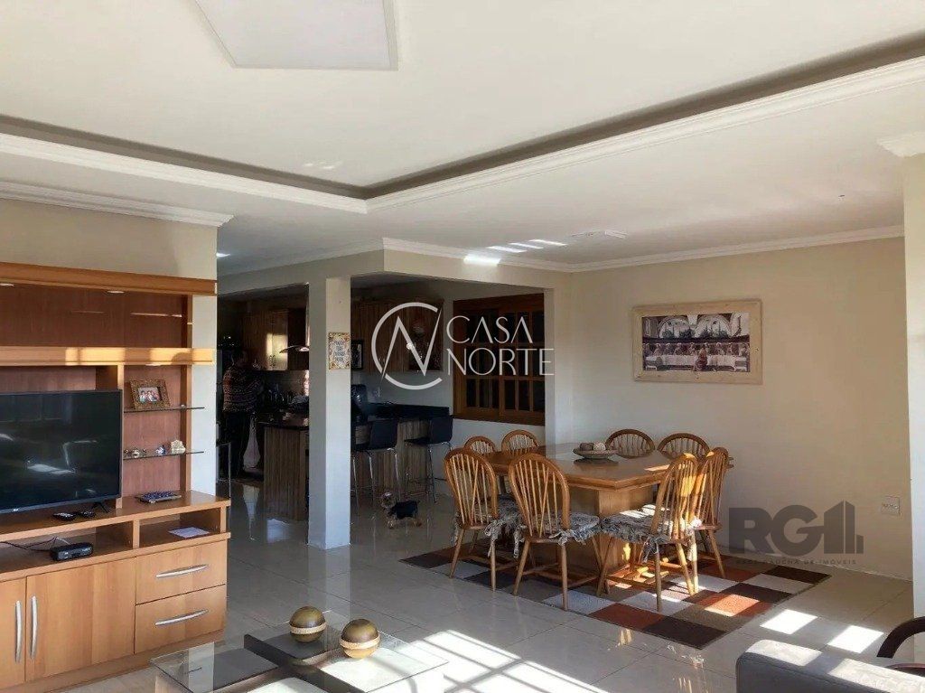 Casa à venda com 3 quartos, 234m², 2 suítes, 3 vagas, Rua Dolores Duran no bairro Lomba do Pinheiro em Porto Alegre