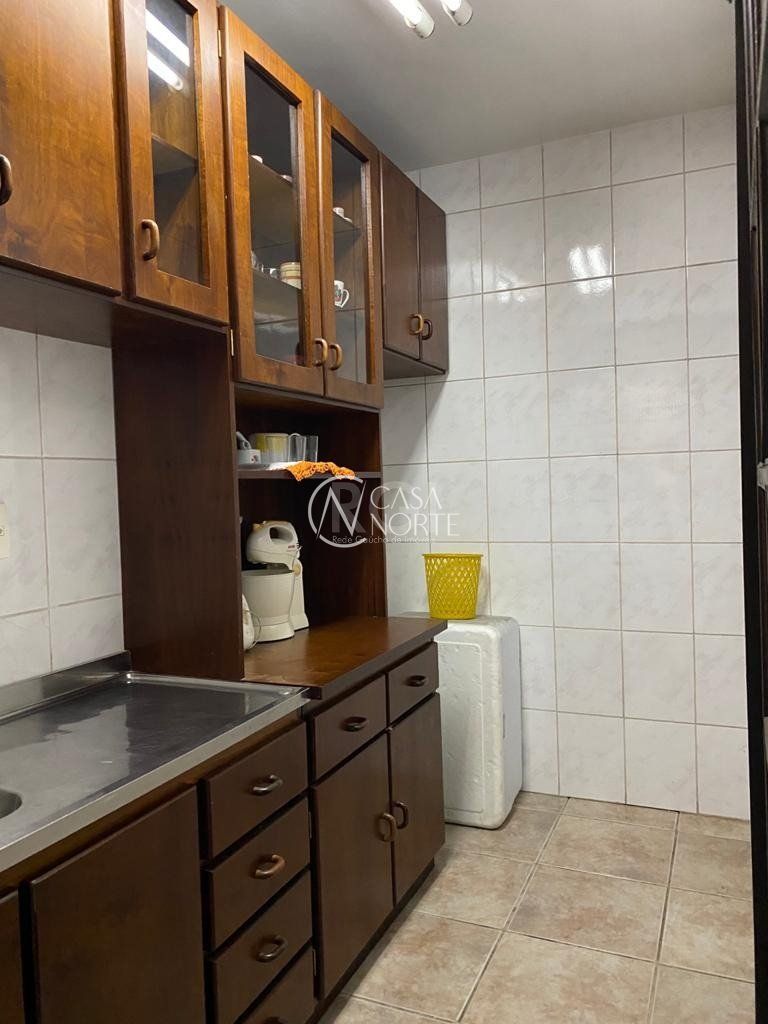 Casa à venda com 6 quartos, 330m², 3 vagas, Rua Gaurama no bairro Cavalhada em Porto Alegre
