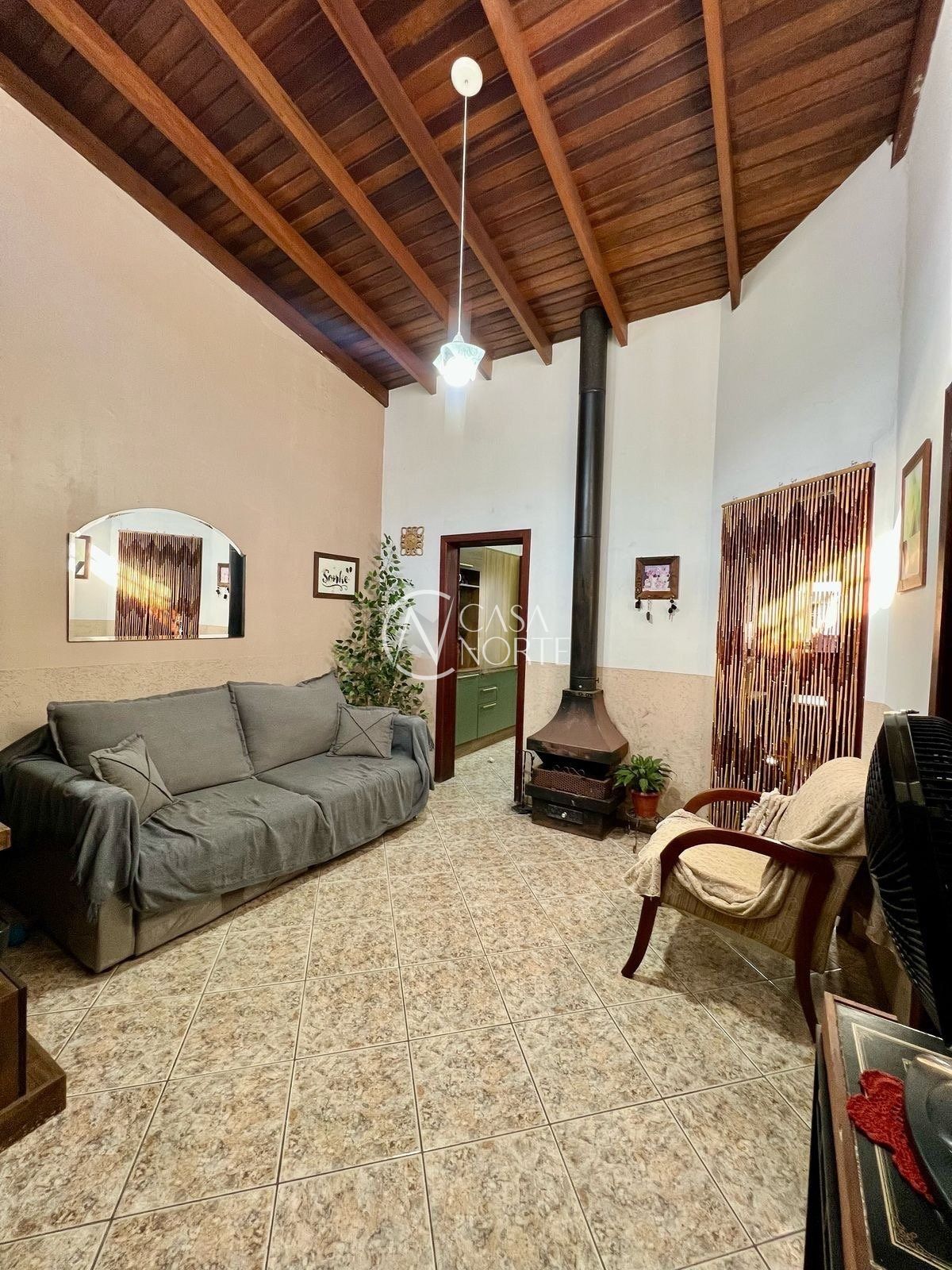 Casa à venda com 3 quartos, 120m², 2 vagas, Rua José Ferreira Jardim no bairro Santa Rosa de Lima em Porto Alegre