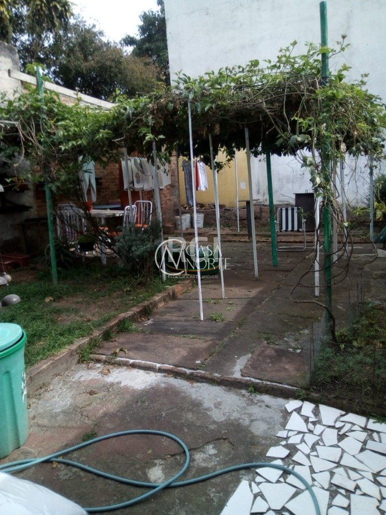 Casa à venda com 2 quartos, 300m², 3 vagas, Rua Otavio Faria no bairro Teresópolis em Porto Alegre