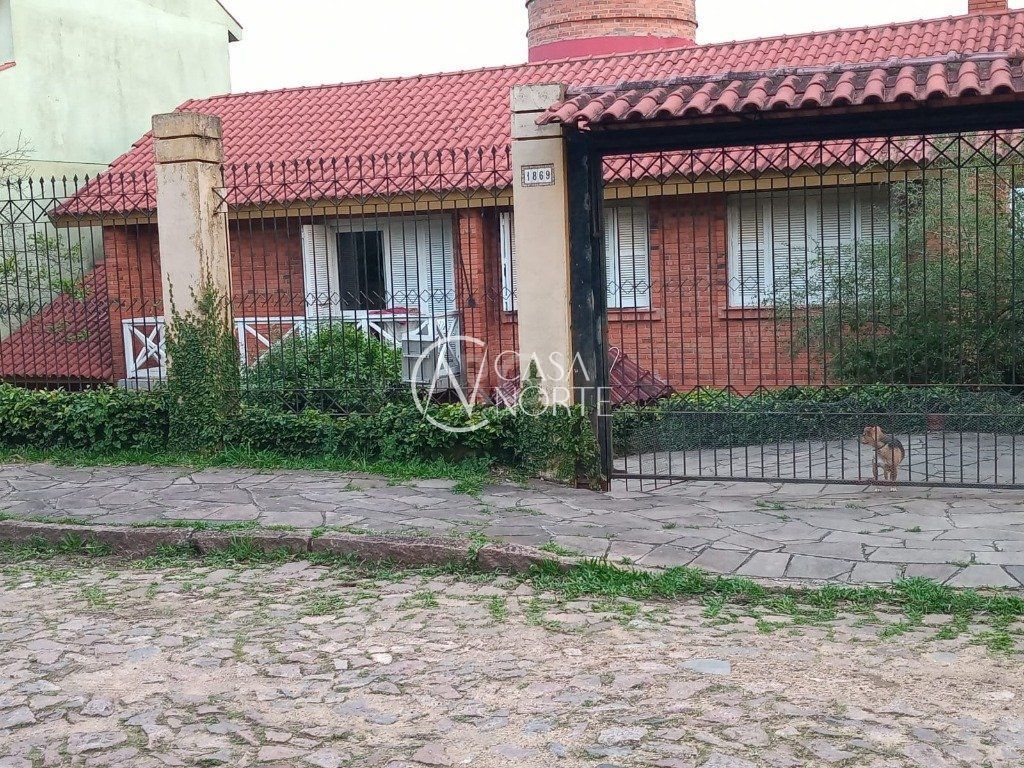 Casa à venda com 3 quartos, 256m², 1 suíte, 2 vagas, Rua Fernando Osorio no bairro Teresópolis em Porto Alegre