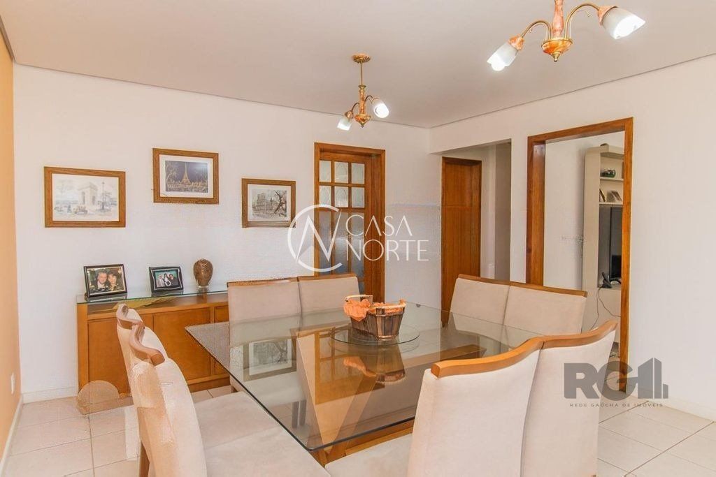 Casa à venda com 4 quartos, 189m², 1 suíte, 4 vagas, Rua da Prudência no bairro Cavalhada em Porto Alegre