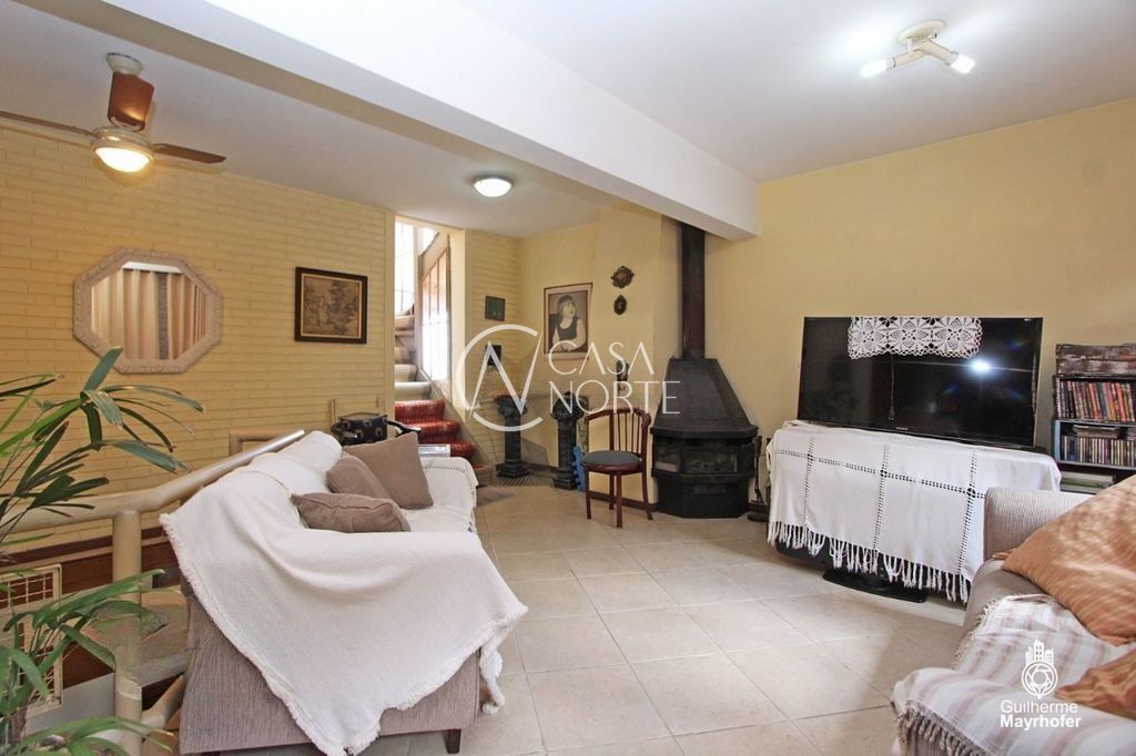 Casa à venda com 3 quartos, 2878m², 1 suíte, 2 vagas, Rua Fernando Osorio no bairro Teresópolis em Porto Alegre