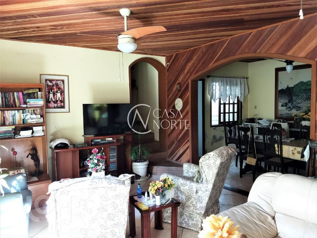 Casa à venda com 4 quartos, 230m², 2 suítes, 3 vagas, Rua General Salvador Pinheiro no bairro Vila Jardim em Porto Alegre