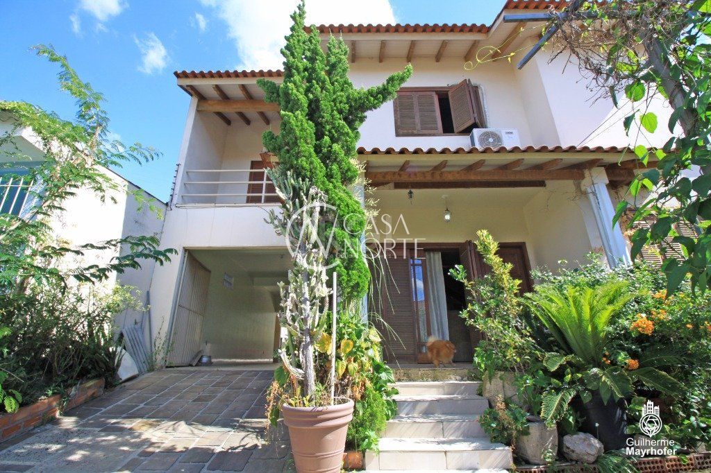 Casa à venda com 4 quartos, 240m², 3 suítes, 6 vagas, Rua Platao no bairro Jardim Sabará em Porto Alegre