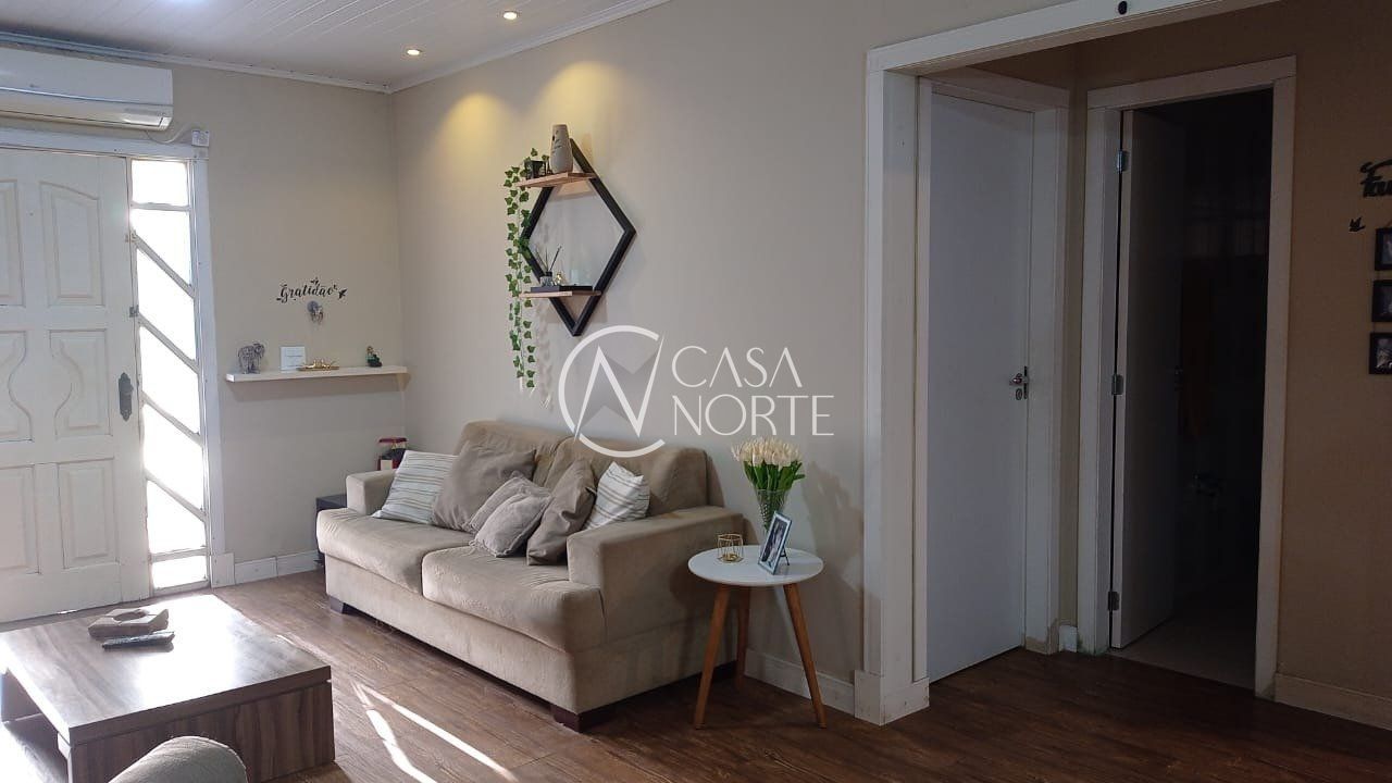 Casa à venda com 3 quartos, 250m², 1 suíte, 2 vagas, Rua Dezidério Severino no bairro Passo das Pedras em Porto Alegre