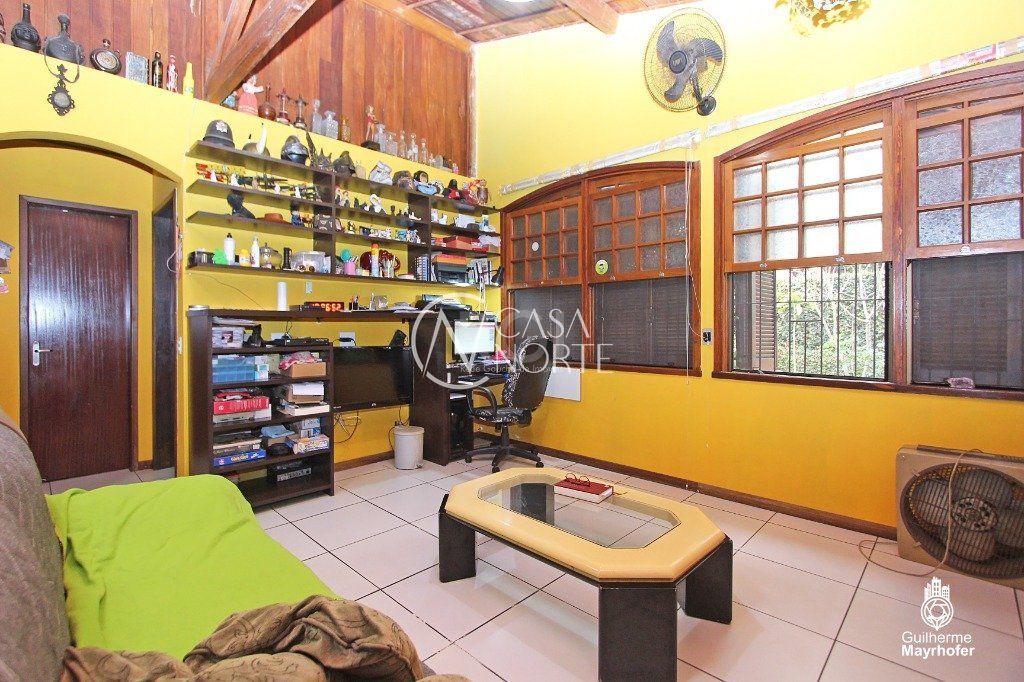 Casa à venda com 3 quartos, 381m², 1 suíte, 4 vagas, Rua Doutor Pereira Neto no bairro Tristeza em Porto Alegre