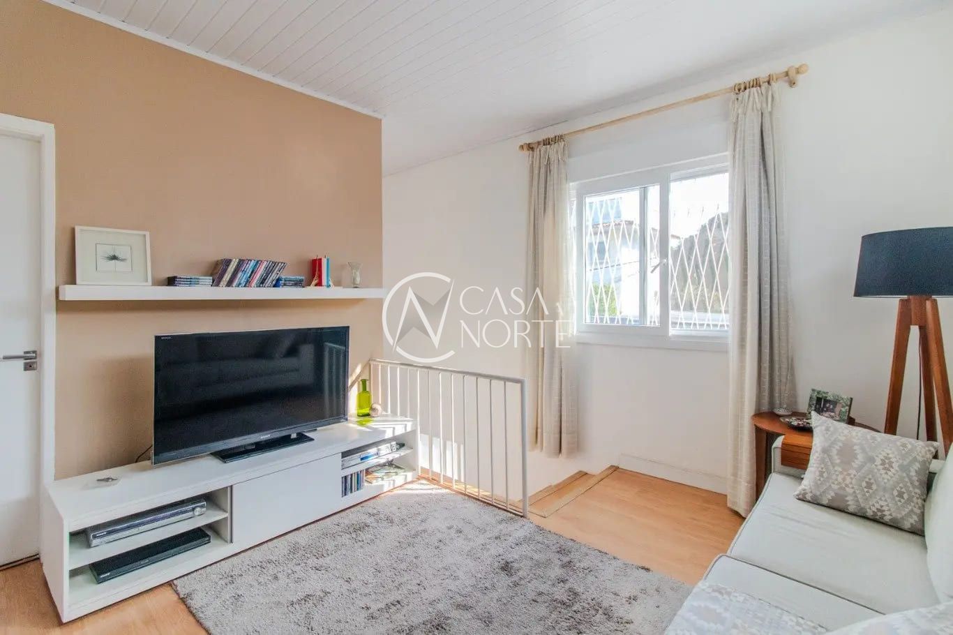 Casa à venda com 3 quartos, 90m², 2 vagas, Rua Oscar Schneider no bairro Medianeira em Porto Alegre