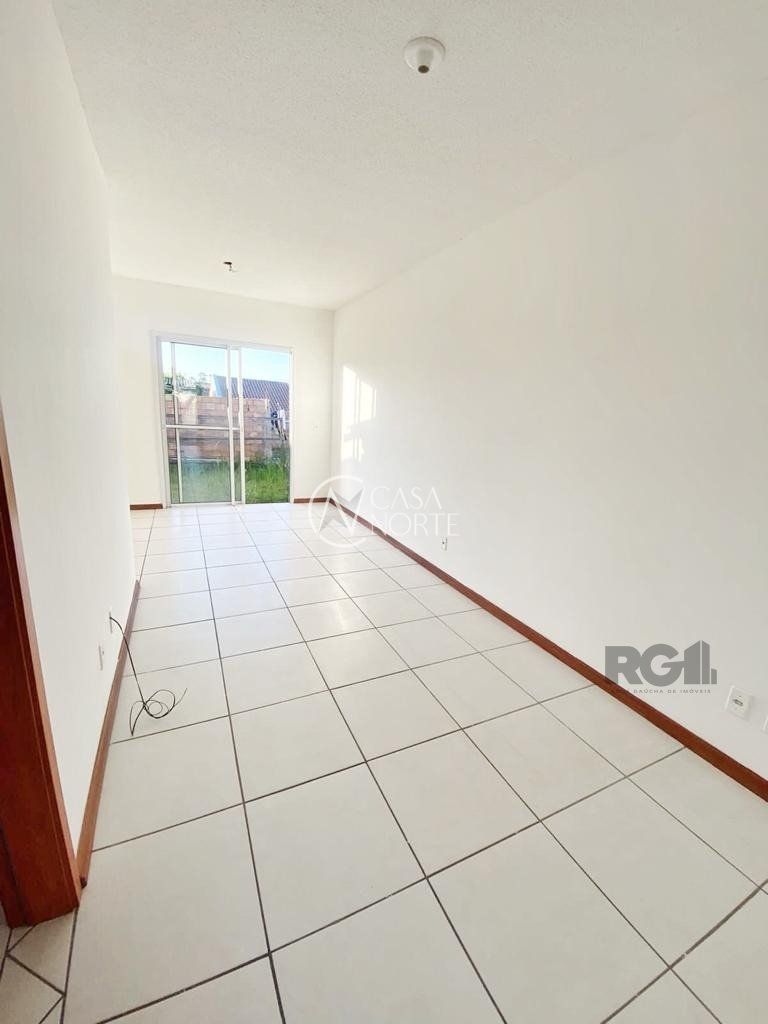 Casa à venda com 2 quartos, 41m², 2 vagas, Rua Fernando Veronezi no bairro Restinga em Porto Alegre