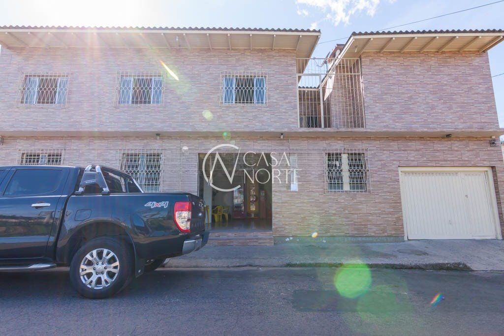 Casa à venda com 3 quartos, 230m², 1 vaga, Rua Jayme Tolpolar no bairro Farrapos em Porto Alegre