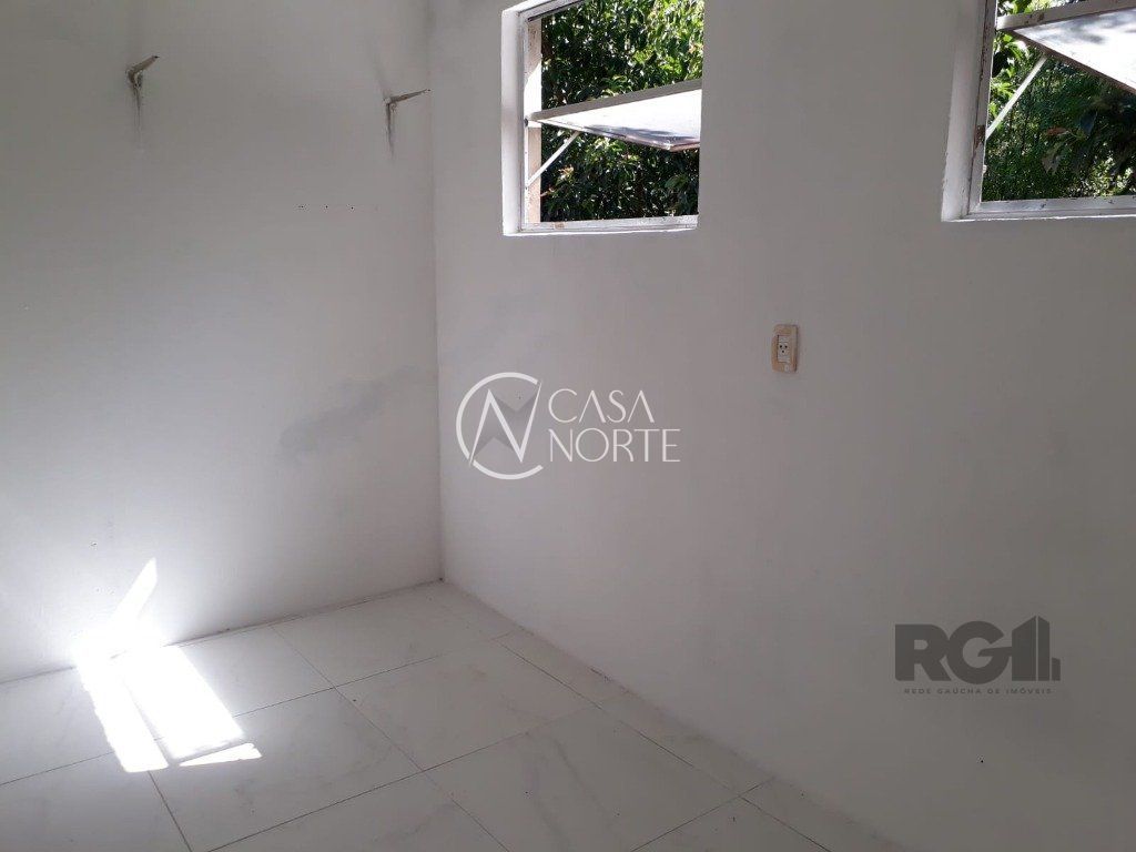 Casa à venda com 4 quartos, 180m², 2 suítes, 2 vagas, Avenida Cruz Alta no bairro Nonoai em Porto Alegre