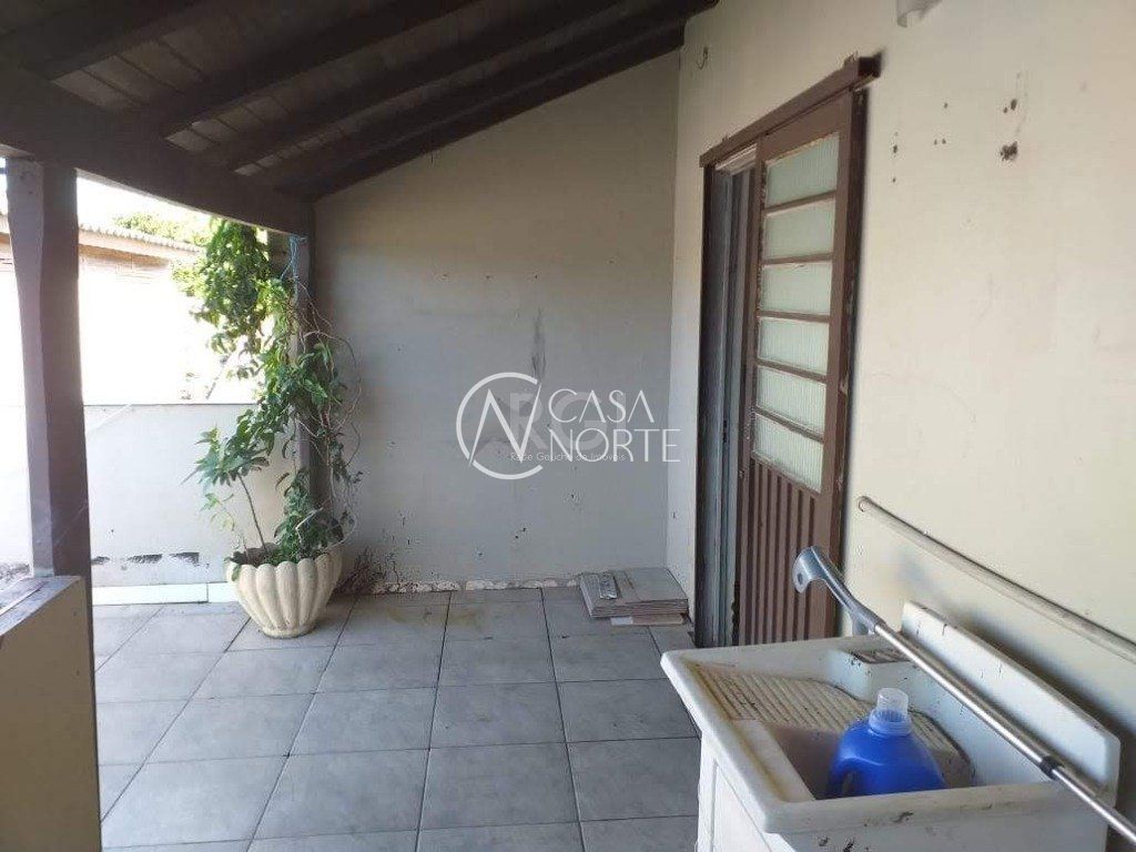 Casa à venda com 6 quartos, 200m², 4 vagas, Rua Doutor Mário Totta no bairro Tristeza em Porto Alegre