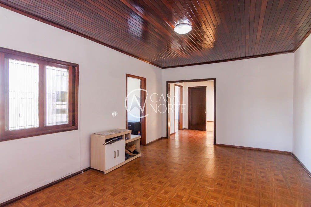 Casa à venda com 3 quartos, 230m², 1 vaga, Rua Jayme Tolpolar no bairro Farrapos em Porto Alegre