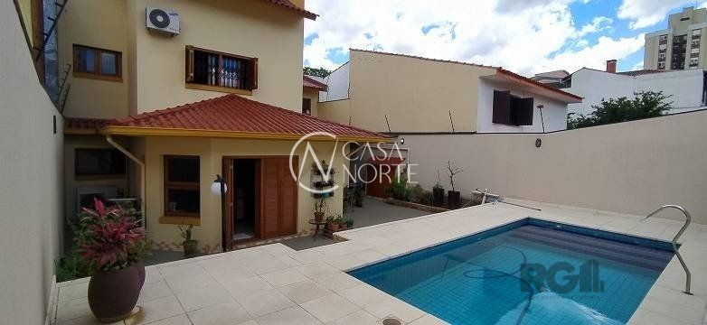 Casa à venda com 3 quartos, 287m², 1 suíte, 4 vagas, Rua Padre Todesco no bairro Partenon em Porto Alegre