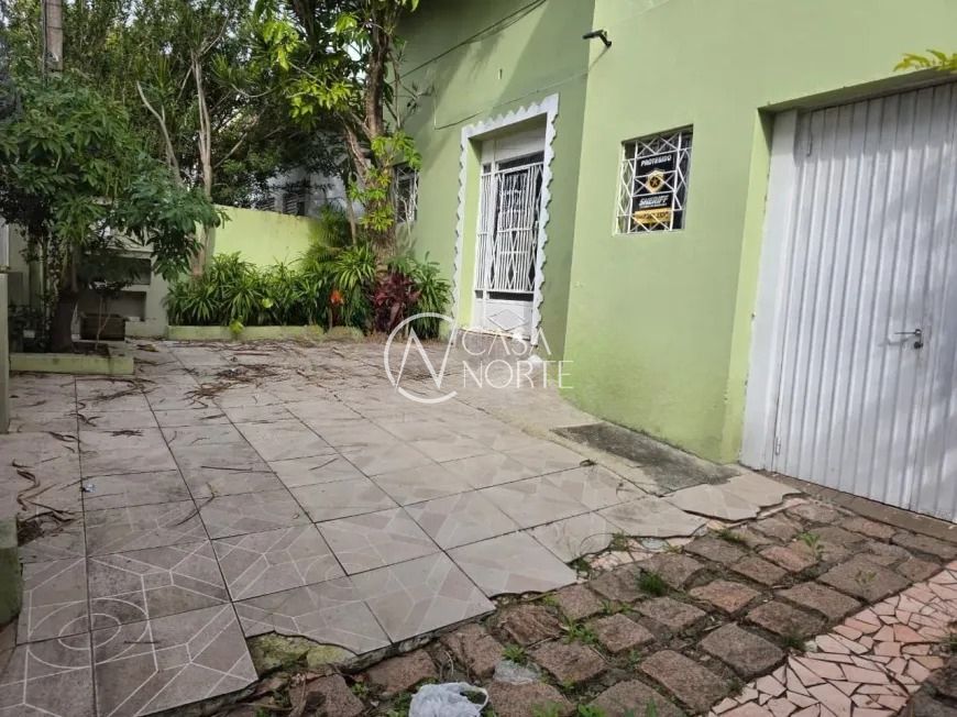 Casa à venda com 3 quartos, 150m², 1 suíte, 3 vagas, Avenida Clemenciano Barnasque no bairro Teresópolis em Porto Alegre