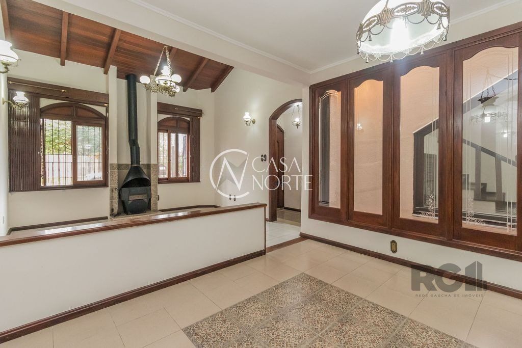 Casa à venda com 5 quartos, 287m², 1 suíte, 4 vagas, Rua Elias Bothome no bairro Jardim Itu em Porto Alegre