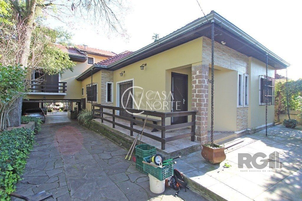Casa à venda com 5 quartos, 230m², 1 suíte, 2 vagas, Avenida Engenheiro Ludolfo Boehl no bairro Teresópolis em Porto Alegre