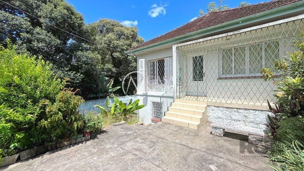 Casa à venda com 4 quartos, 300m², 1 suíte, 2 vagas, Rua Marechal Mesquita no bairro Teresópolis em Porto Alegre