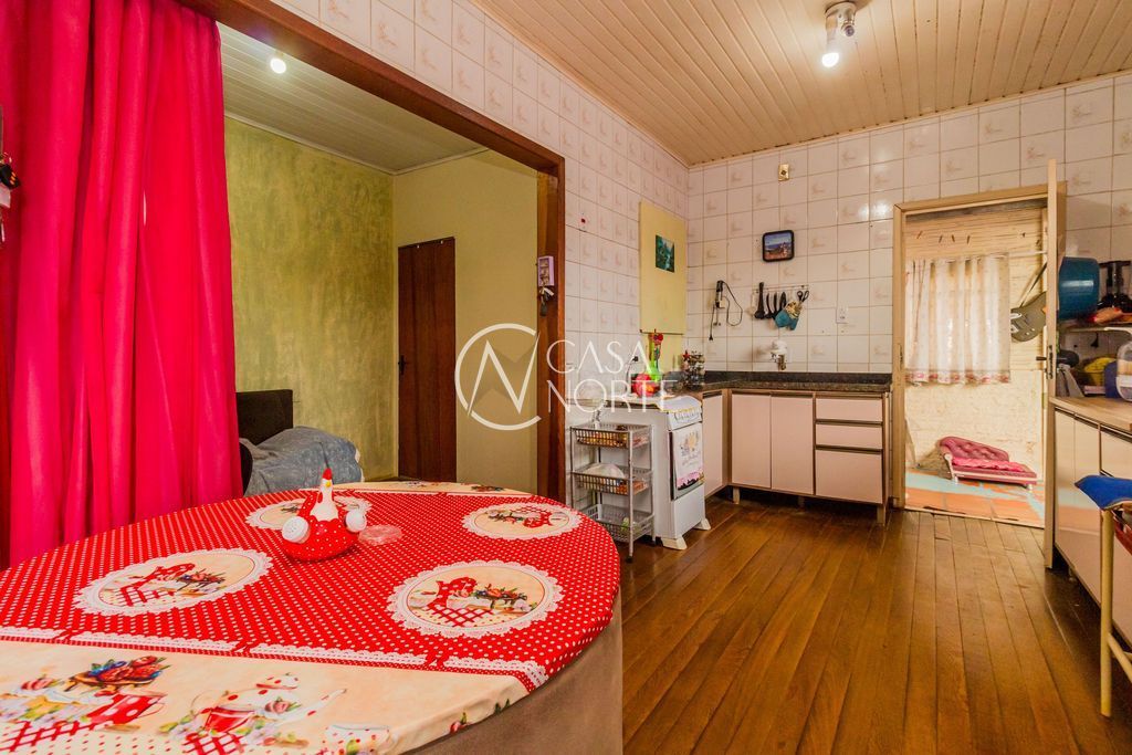 Casa à venda com 2 quartos, 230m², 2 vagas, Avenida Bernardino Silveira de Amorim no bairro Santa Rosa de Lima em Porto Alegre